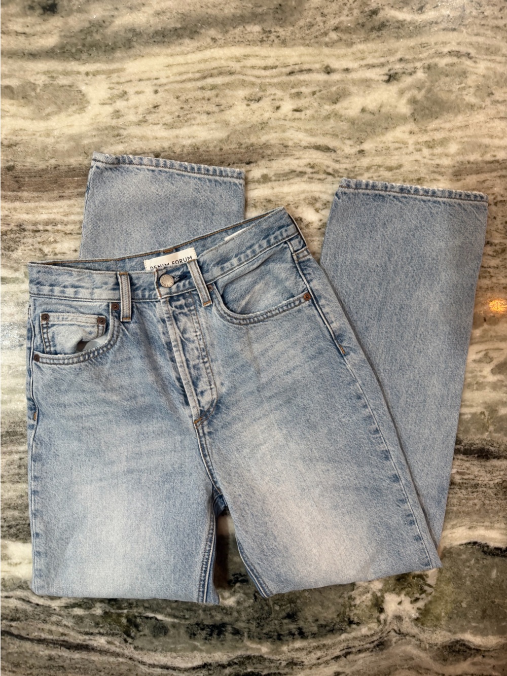 Aritzia Denim Forum The Joni High-Rise Straight-Leg Loose Jeans
Size 24 - Picture 1 of 9